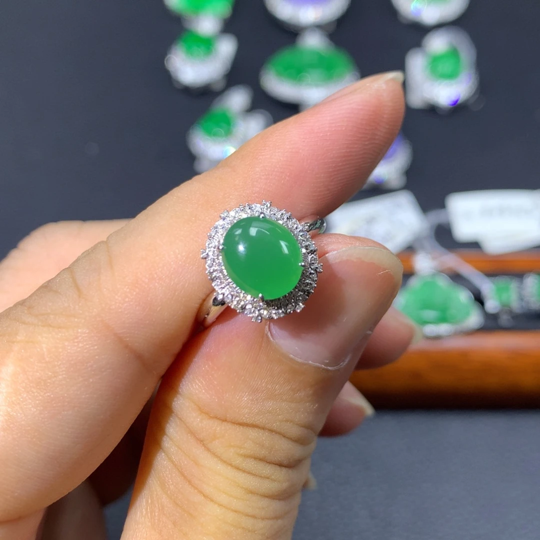 翡翠戒指18K金镶嵌翡翠