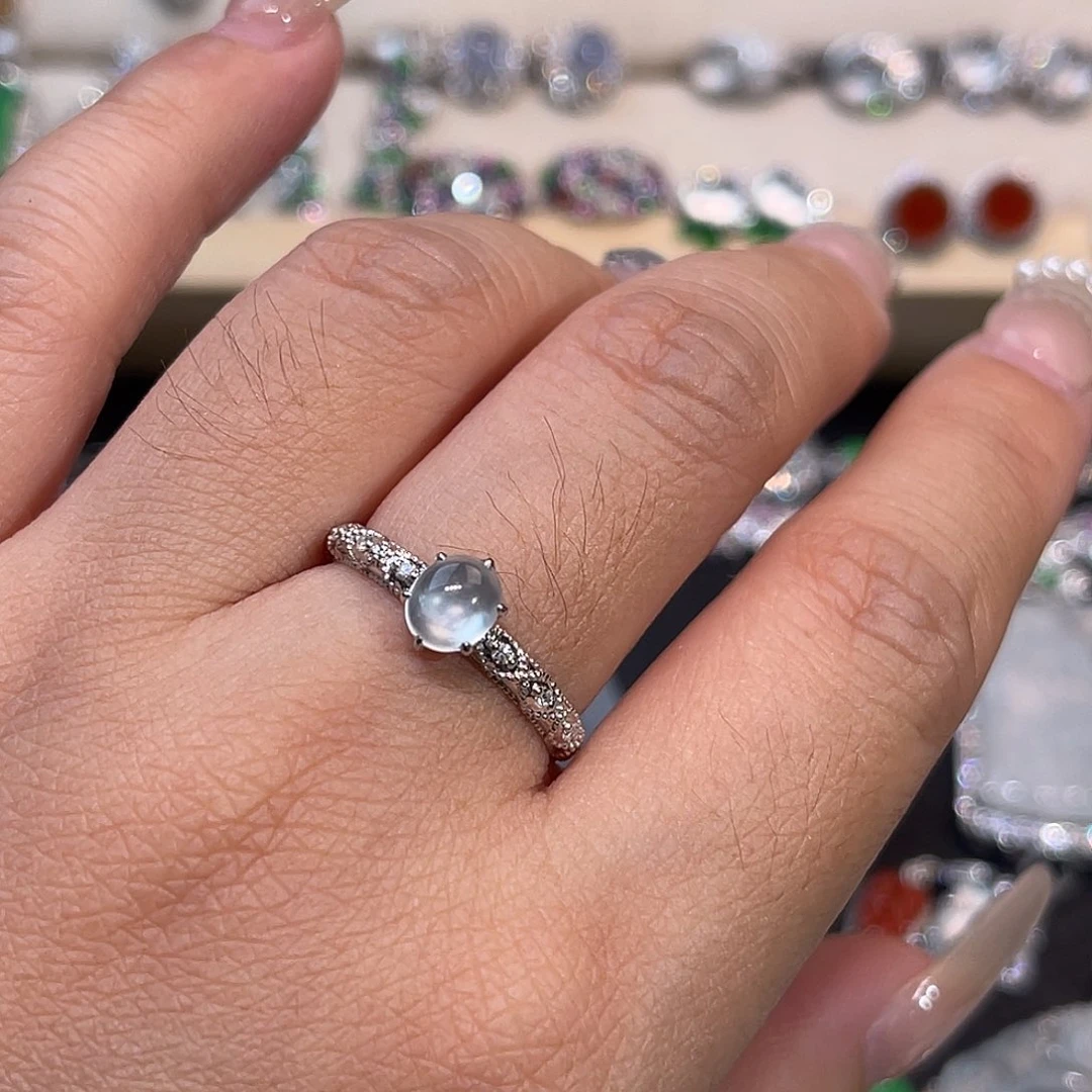 翡翠戒指18K金镶嵌冰蛋