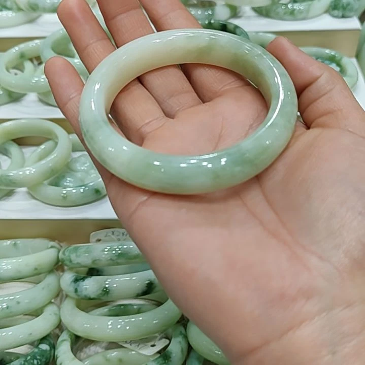 透闪石-蛇纹石玉手镯未镶嵌雪*