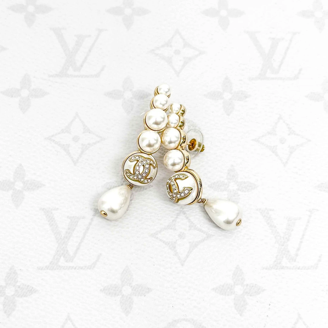 99新 Chanel/香奈儿  金色 水滴珍珠 耳钉