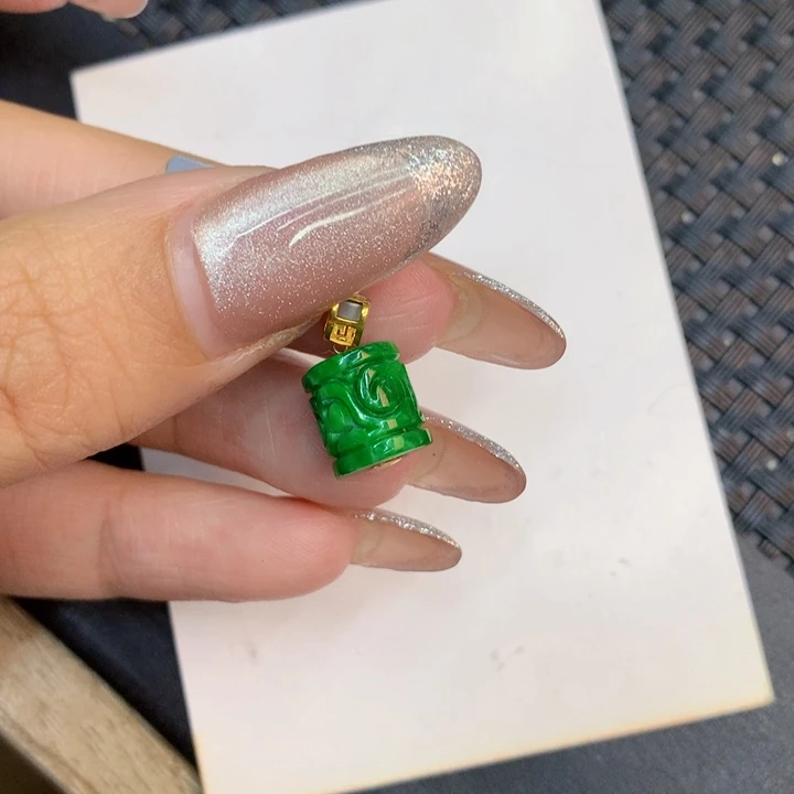 颈饰18K金镶嵌翡翠天然翡翠