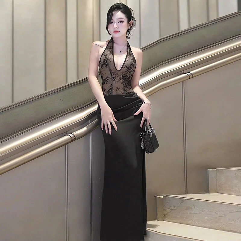 御姐风设计感蕾丝拼接挂脖连衣裙2025新款气质修身包臀长裙性感