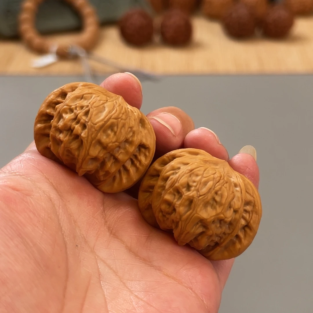 桃核把件40×37战鼓法老蛇XM3162