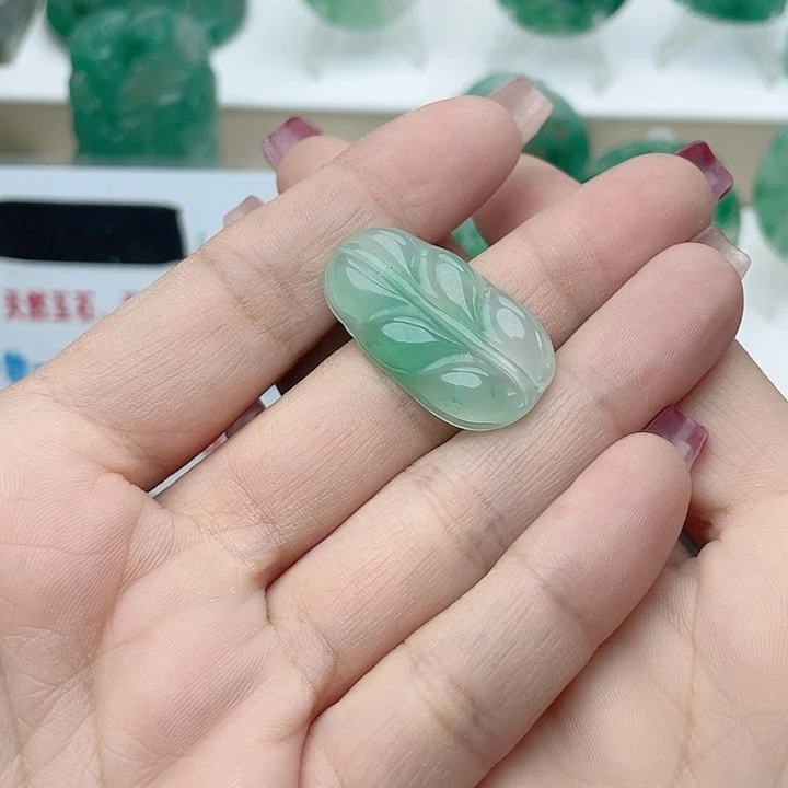 颈饰未镶嵌石英质玉