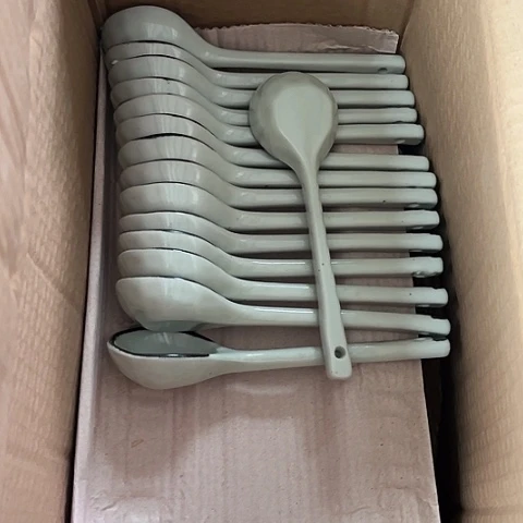 微瑕，不明火，口径18厘米默认发8个勺子