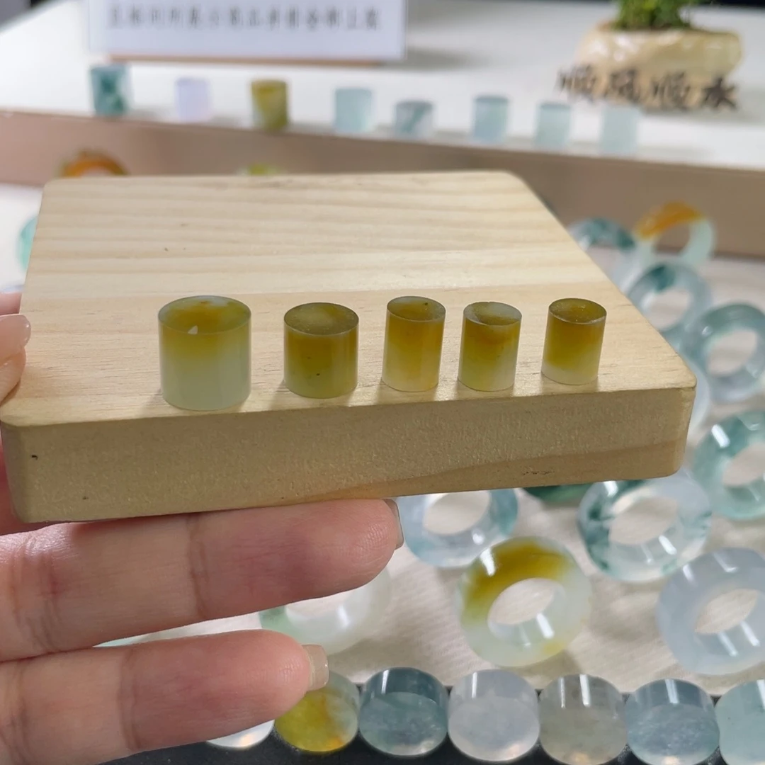 定制翡翠未镶嵌秋香