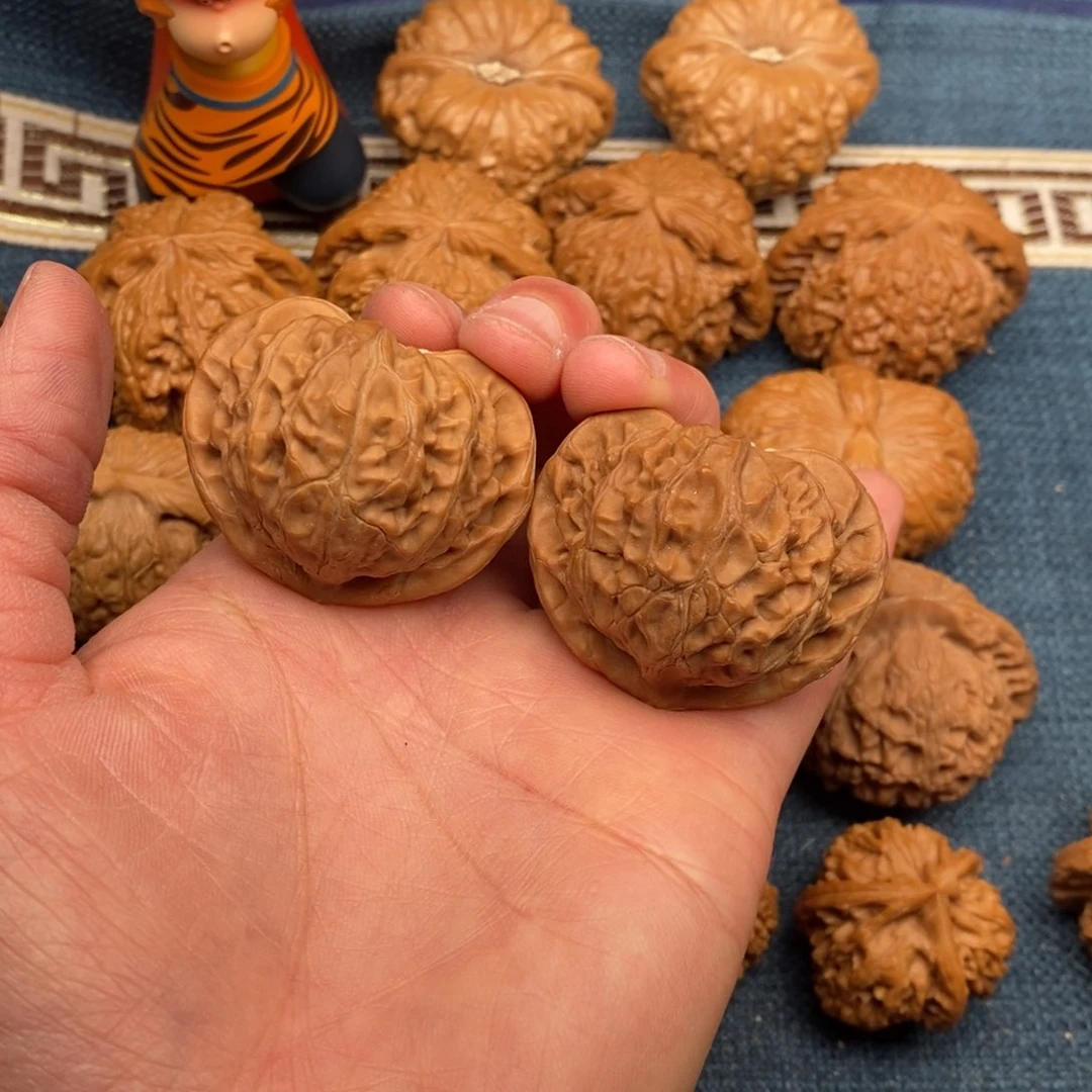 文玩核桃把件42全品桃心宫灯