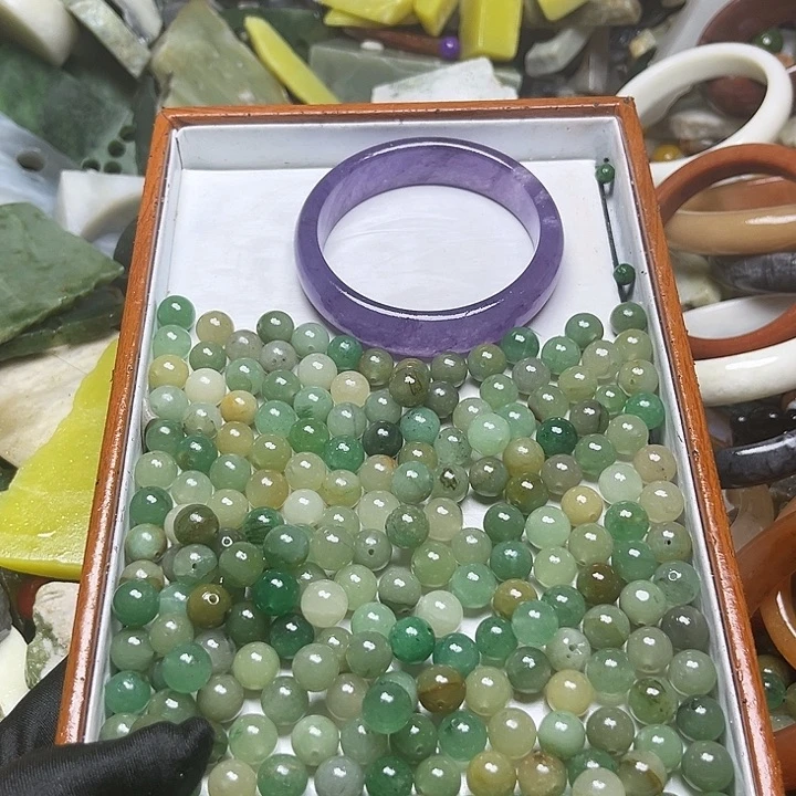 未镶嵌透闪石质玉珠宝奇石61
