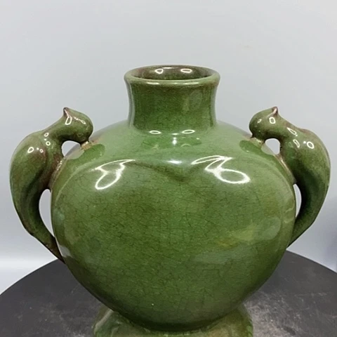 摆件官窑扁瓶造型美观