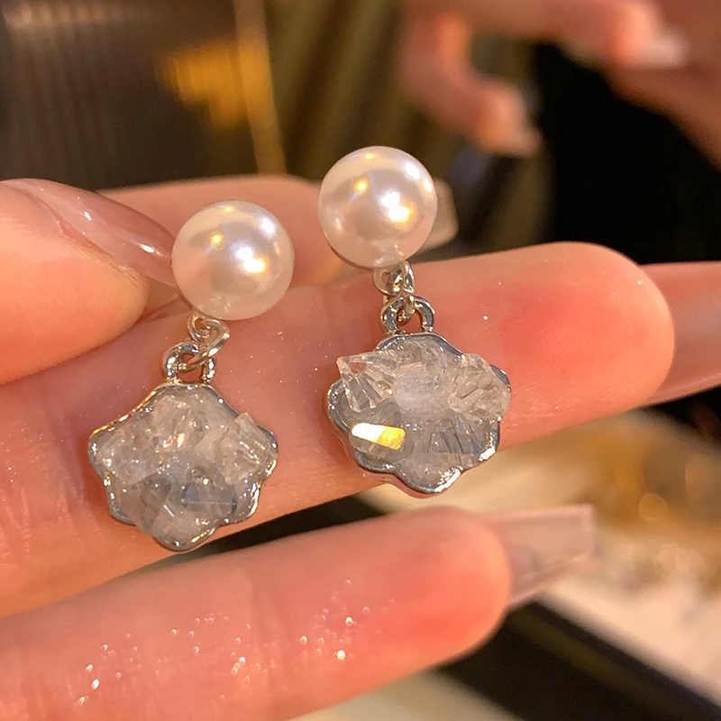 合金亚克力耳饰 合金亚克力耳饰耳钉钟表配饰轻奢耳骨女士钛合金