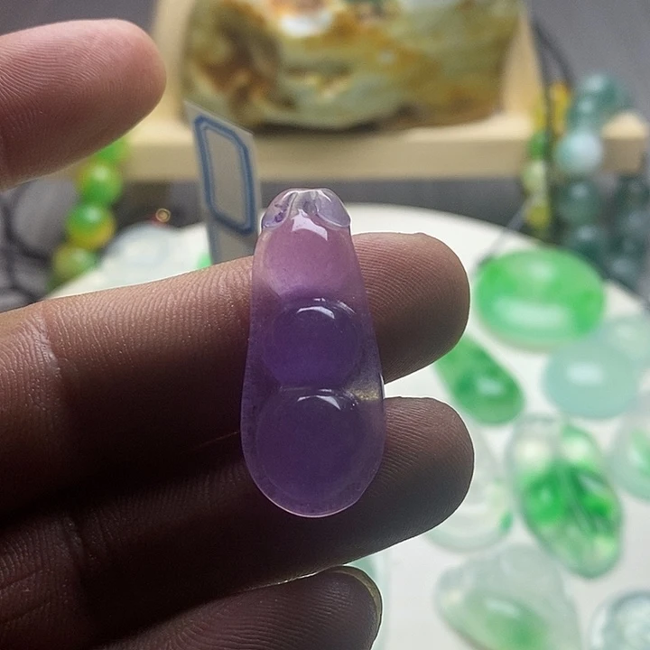 翡翠未镶嵌颈饰翡翠豆子吊坠