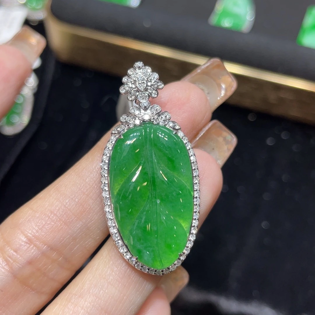 翡翠颈饰18K金镶嵌天然缅甸翡翠