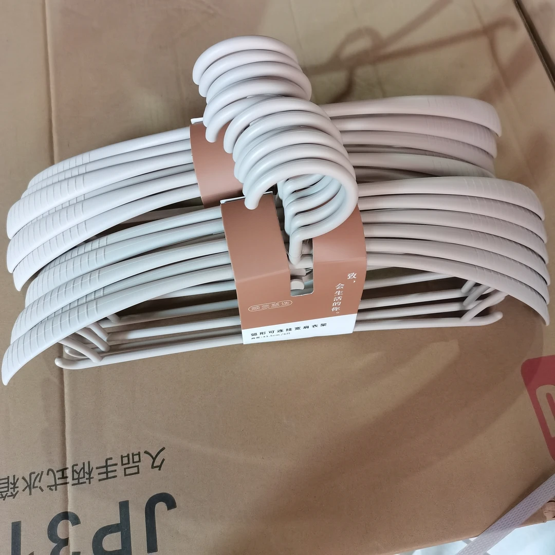 897弧形衣架43.5cm可连挂宽肩衣架