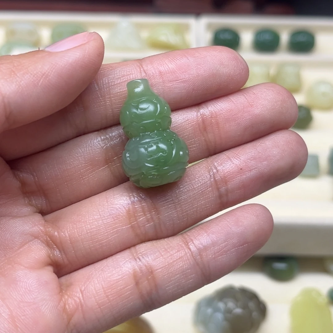 用***4和田玉未镶嵌珠宝半成品
