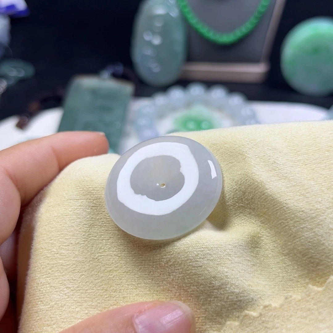 翡翠未镶嵌颈饰平安扣