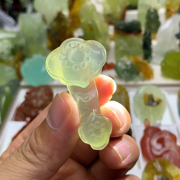 蛇纹石玉未镶嵌珠宝奇石