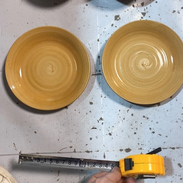 瓷片小黄色骨碟口径15厘米两个