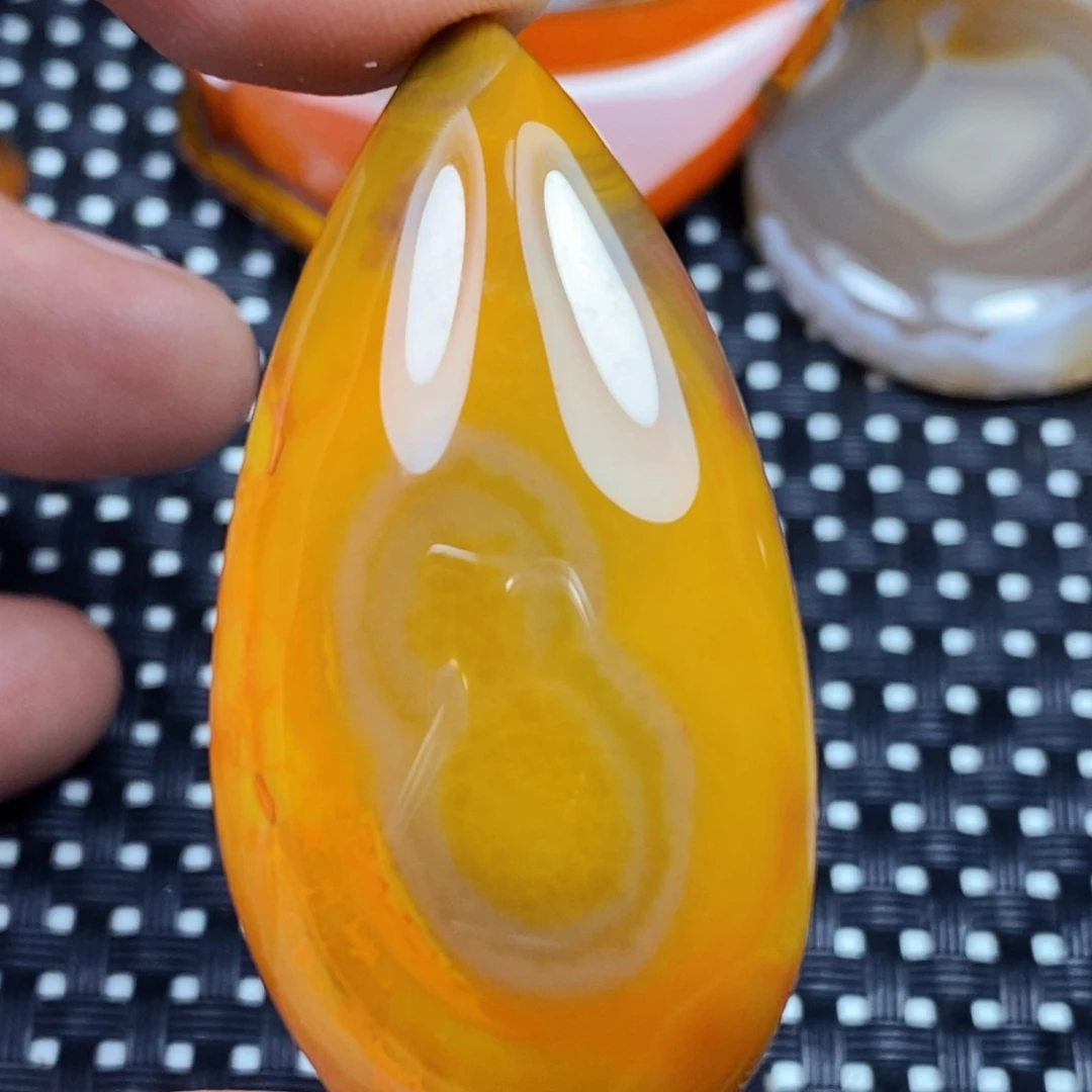 未镶嵌颈饰玛瑙/玉髓太*