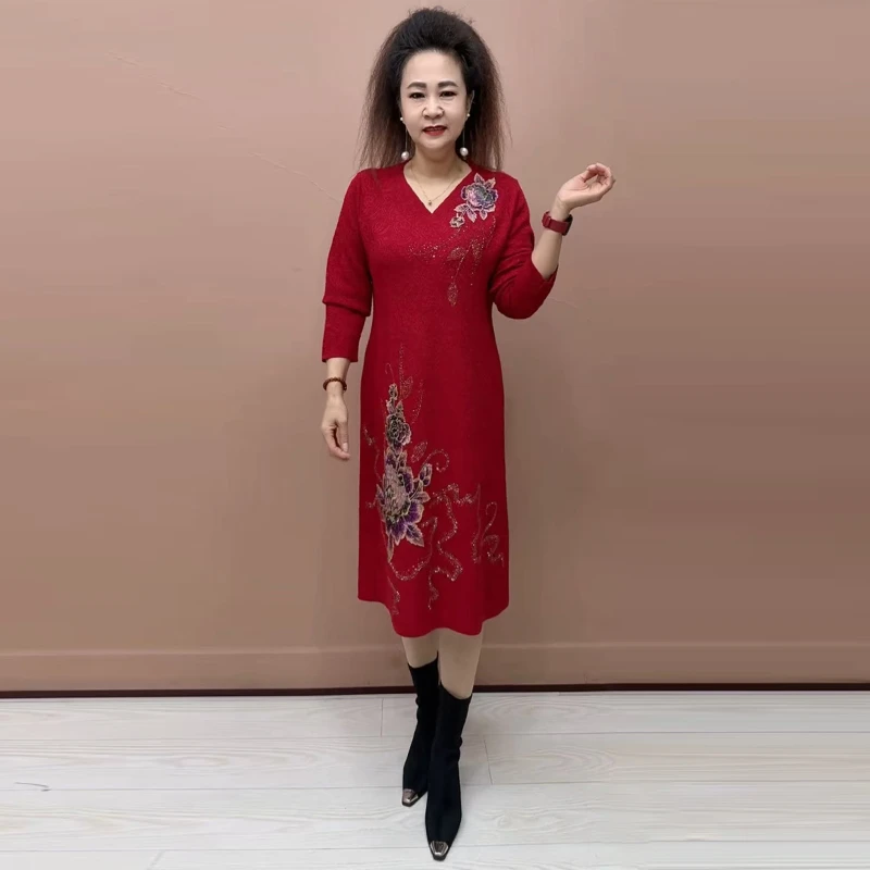 毛衣裙妈妈洋气重工刺绣针织连衣裙气质大码V领减龄时尚中长裙子