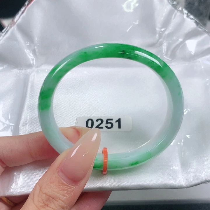 未镶嵌手镯翡翠编号0251