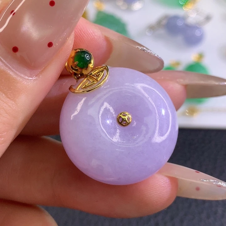 翡翠18K金镶嵌颈饰翡翠