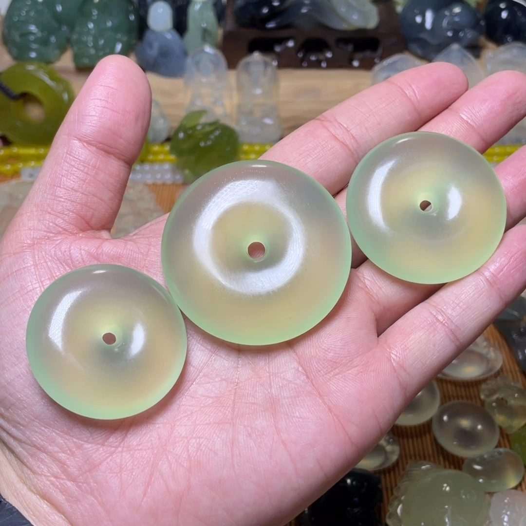 蛇纹石玉挂件未镶嵌呼*猪