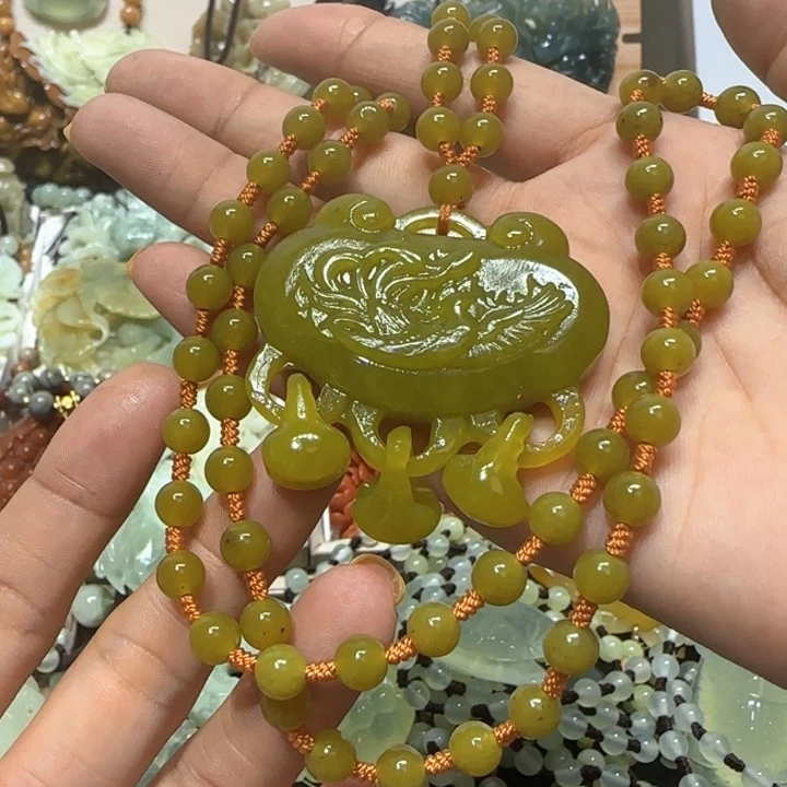 蛇纹石玉未镶嵌吊坠