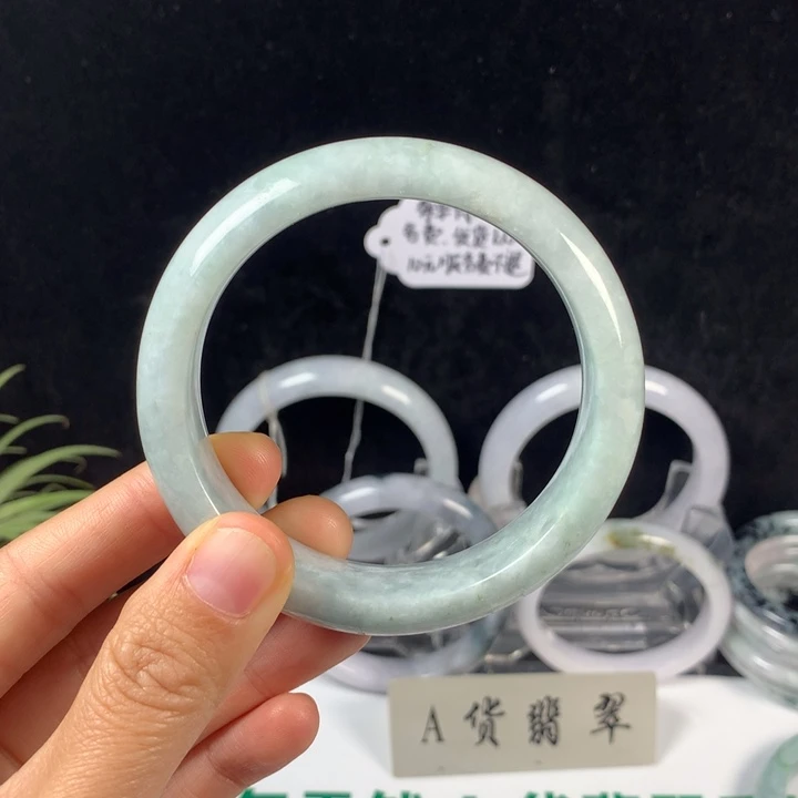 翡翠未镶嵌手镯63号。 57.5圈