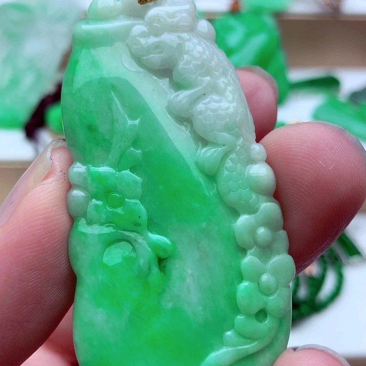 吊坠(不含链)未镶嵌翡翠