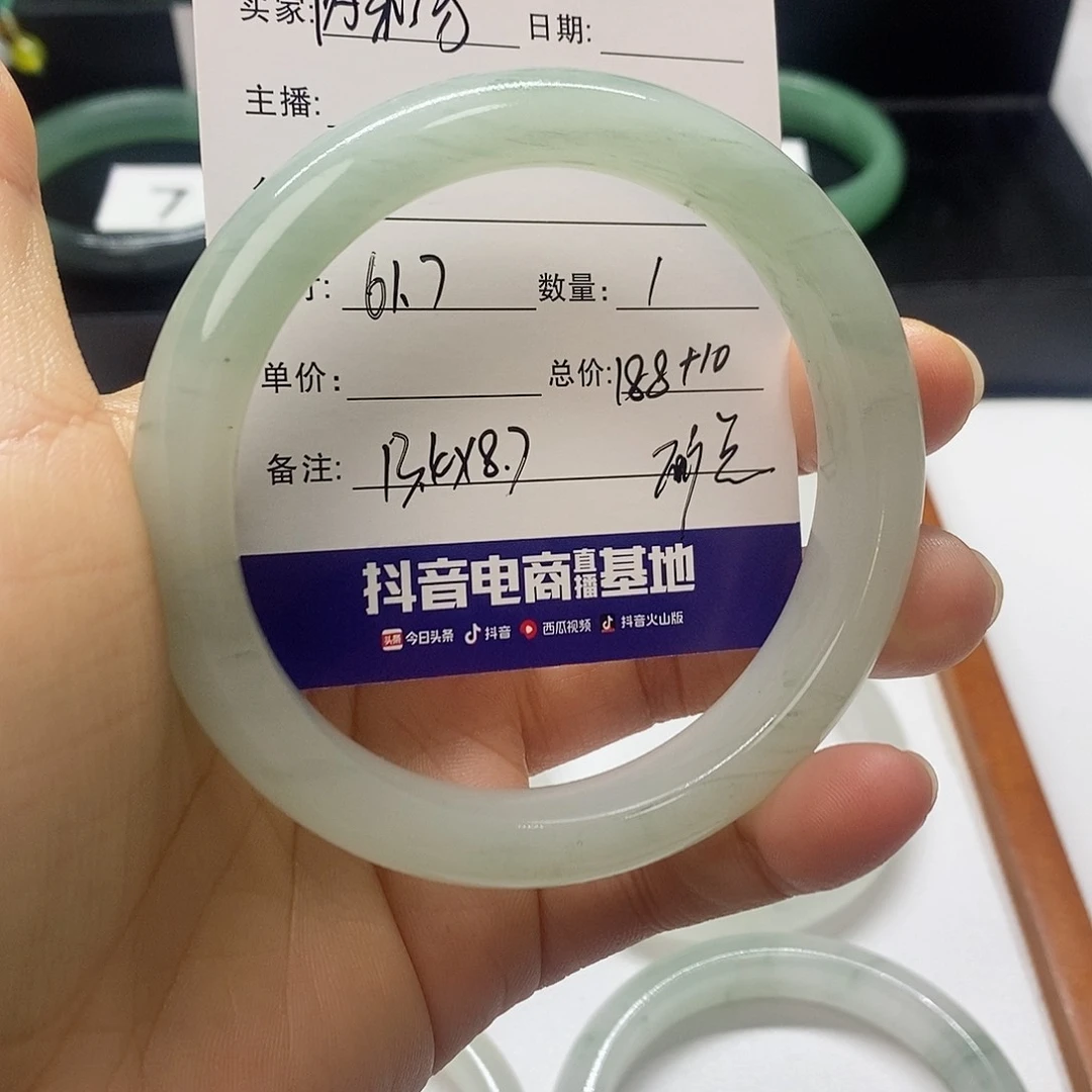 石英质玉手镯未镶嵌芮*芳