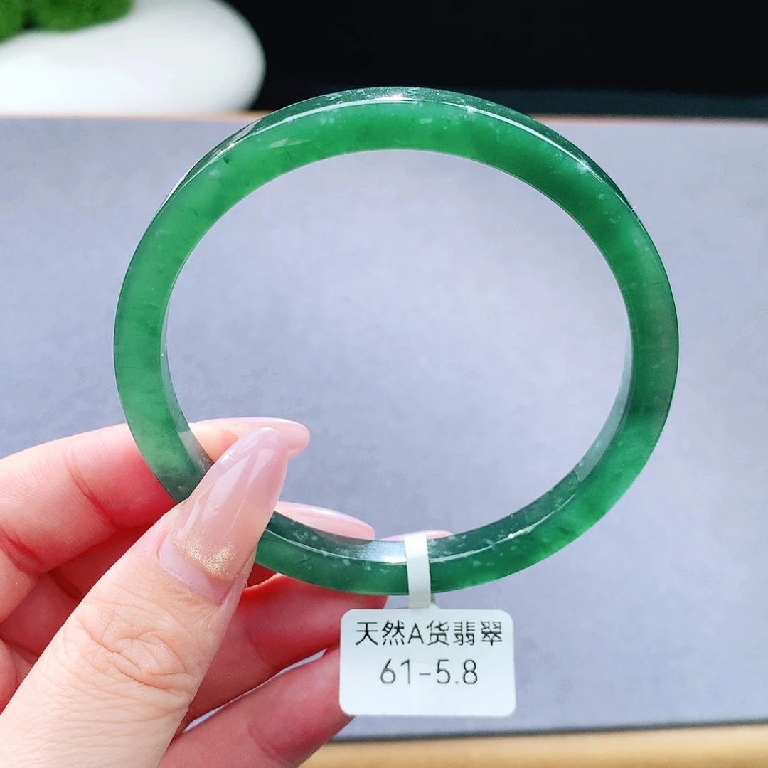 未镶嵌手镯（圆镯）翡翠