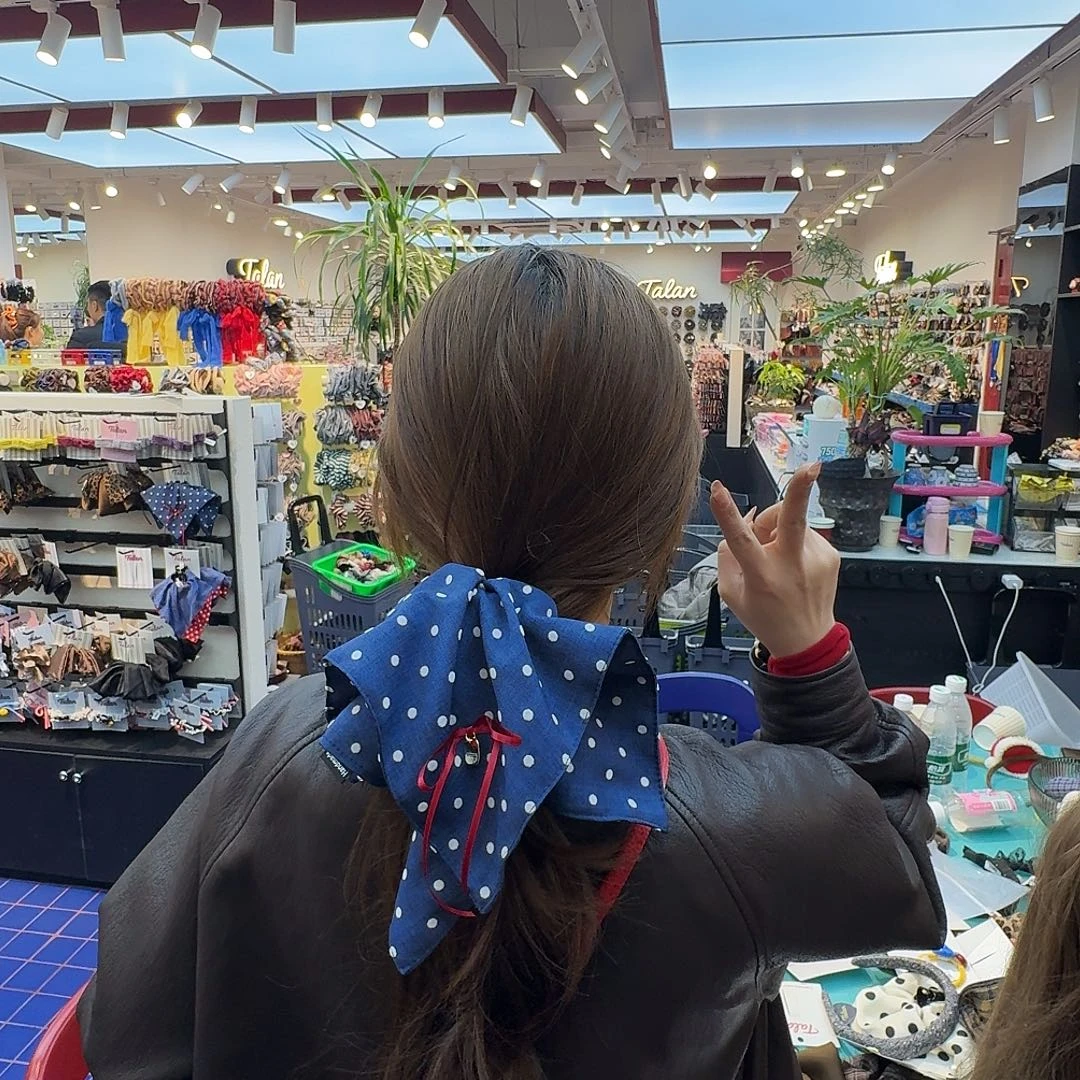 马尾抓蓝色波点哦哦哦哦哦