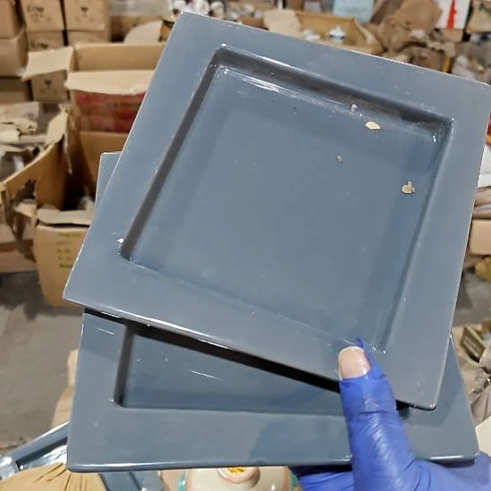 瓷片盘子碗茶壶啥都有