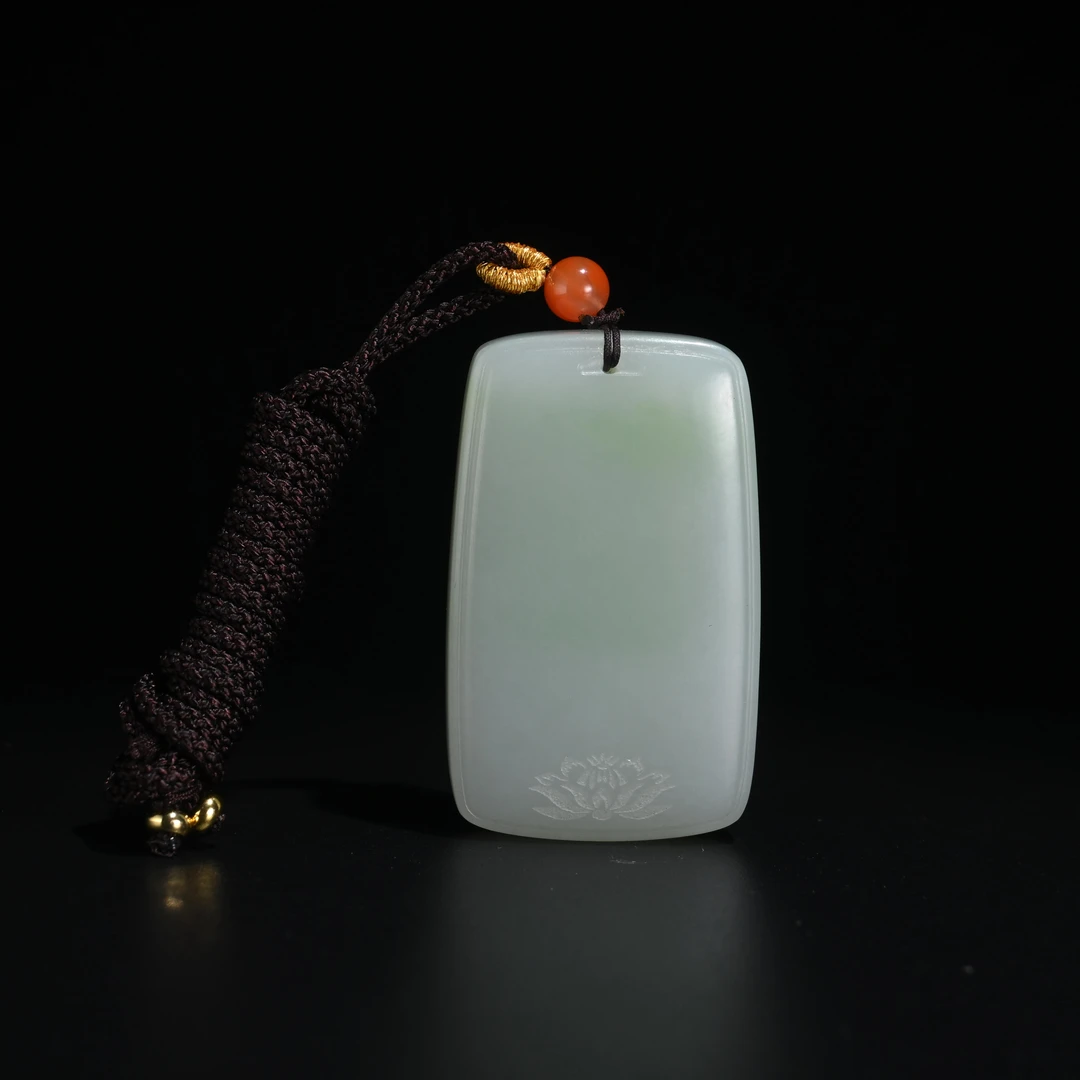 lot4和田玉粉青平安无事牌/保利