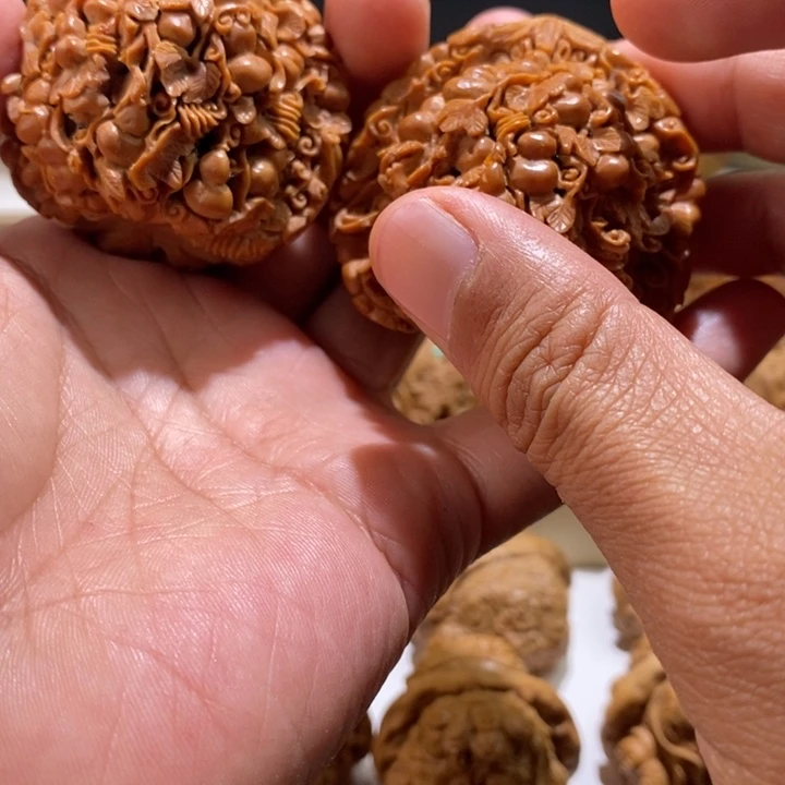 K***Y文玩核桃把件纯手工雕刻文玩核桃