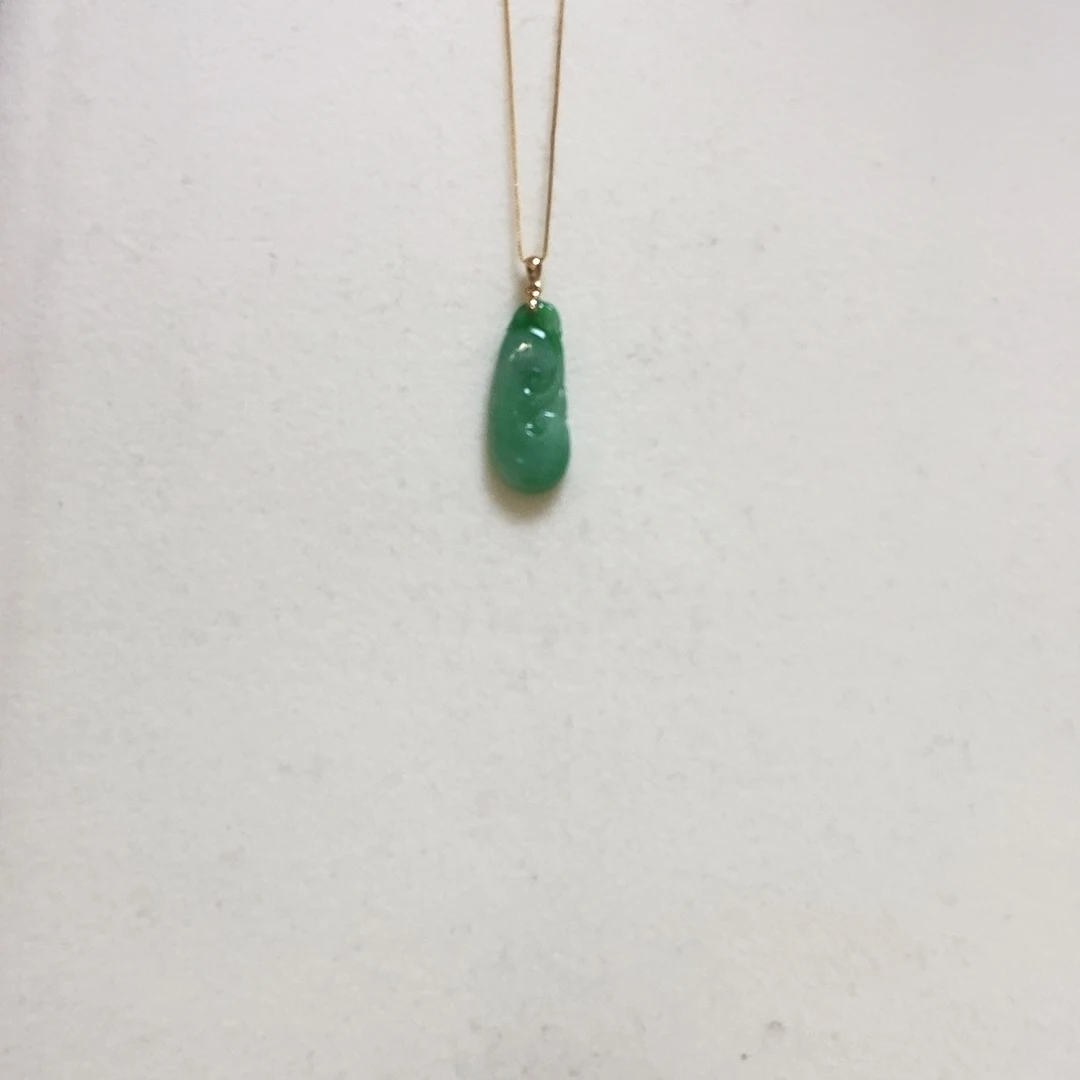 翡翠颈饰18K金镶嵌简单