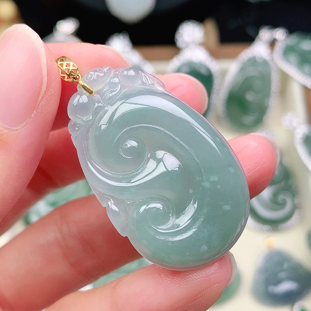 翡翠18K金镶嵌颈饰吊坠