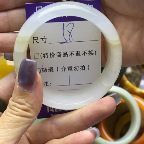 未镶嵌手镯石英质玉