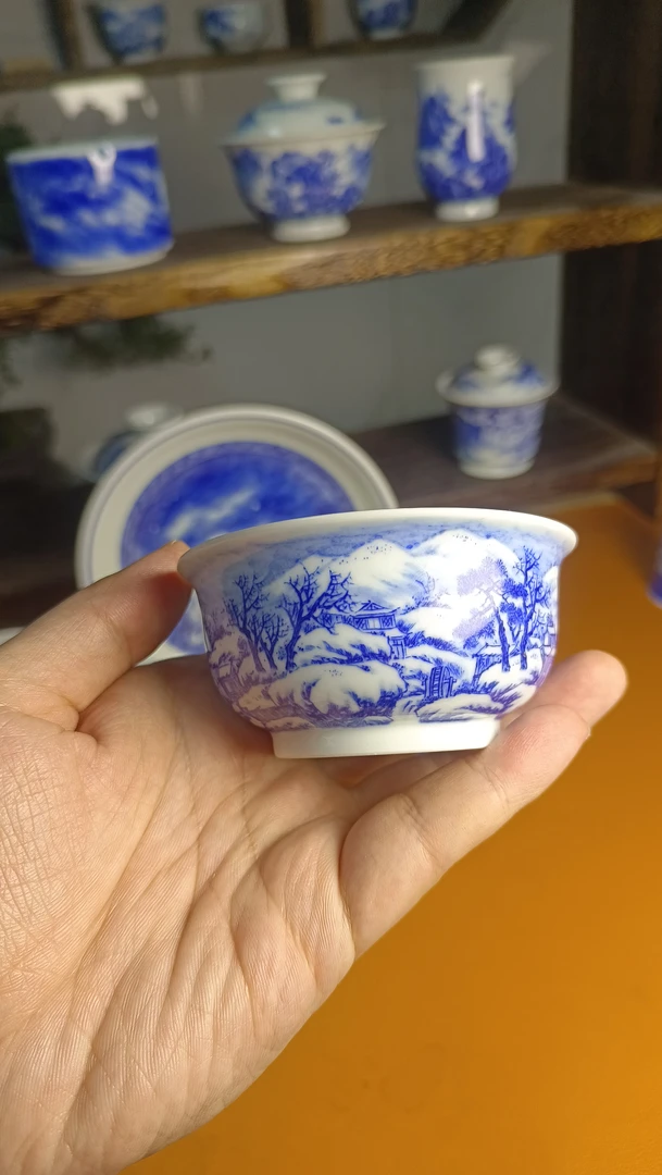 雪景青花杯曹伟手作款微瑕