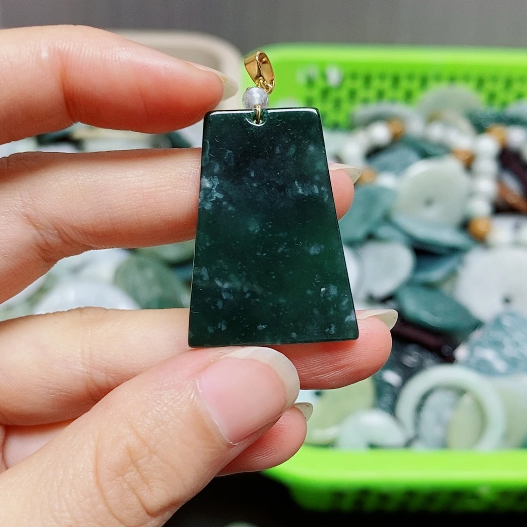 颈饰未镶嵌翡翠纯天然