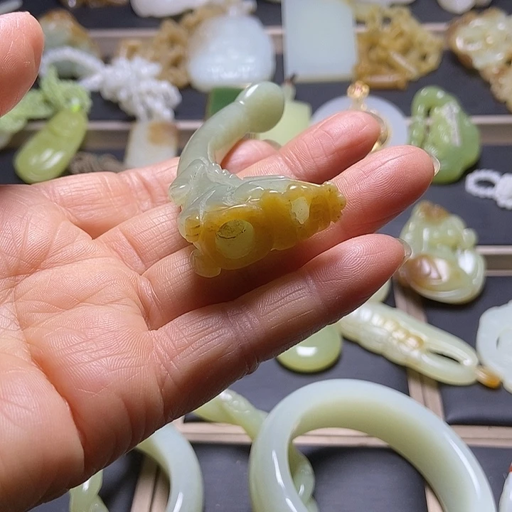 和田玉未镶嵌挂件