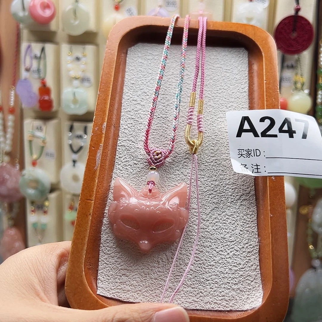 @****石英质玉合金颈饰