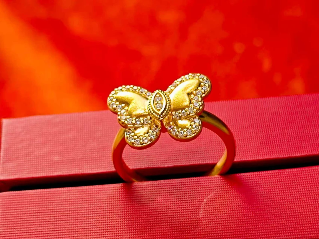 足金在逃公主闭口蝴蝶戒指