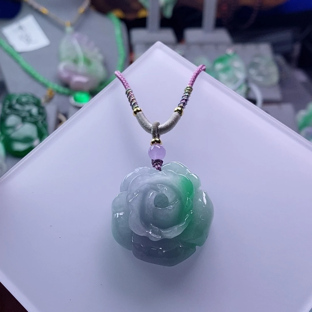 翡翠未镶嵌吊坠(赠链)