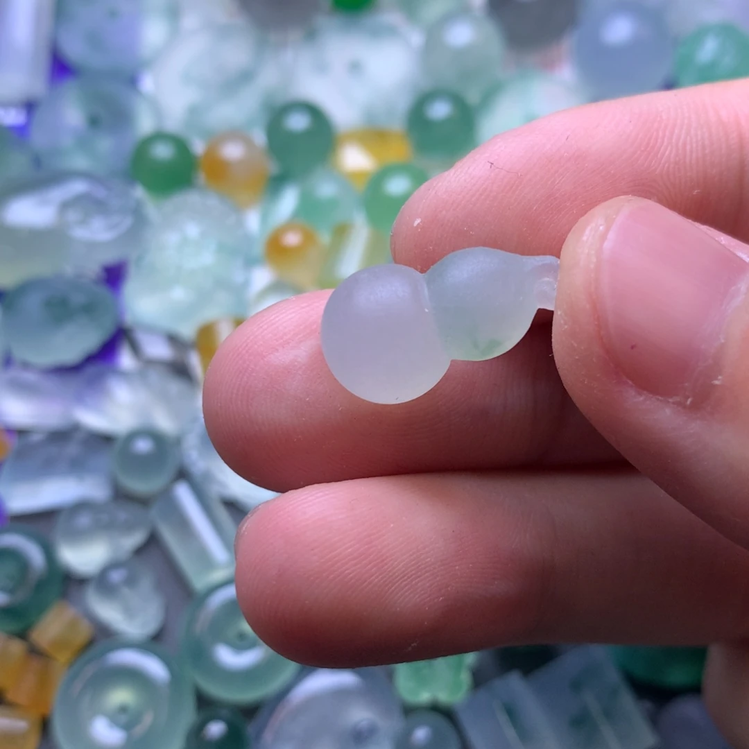 定制翡翠未镶嵌挂件