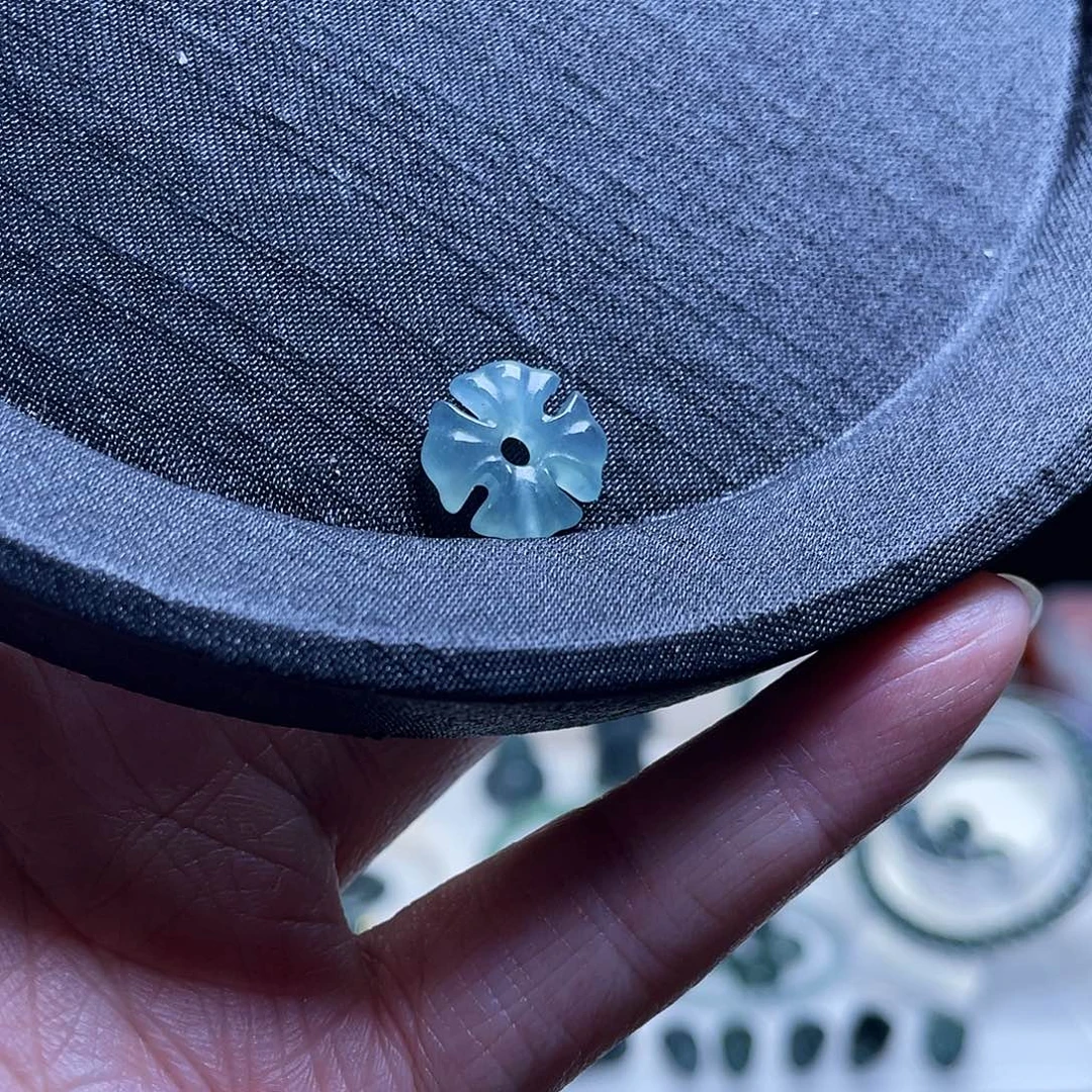 翡翠散珠天然A货翡翠卡13克罗心背云一颗