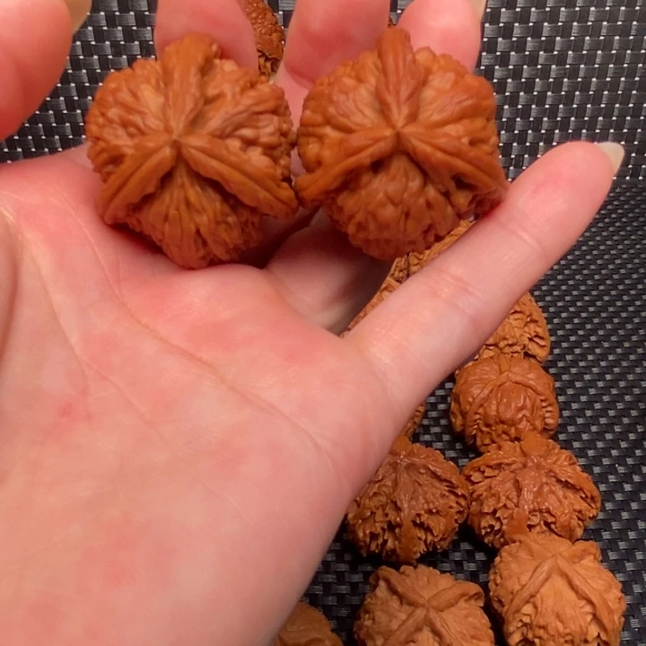 文玩核桃吊坠白奔
