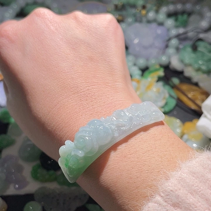 颈饰未镶嵌翡翠天