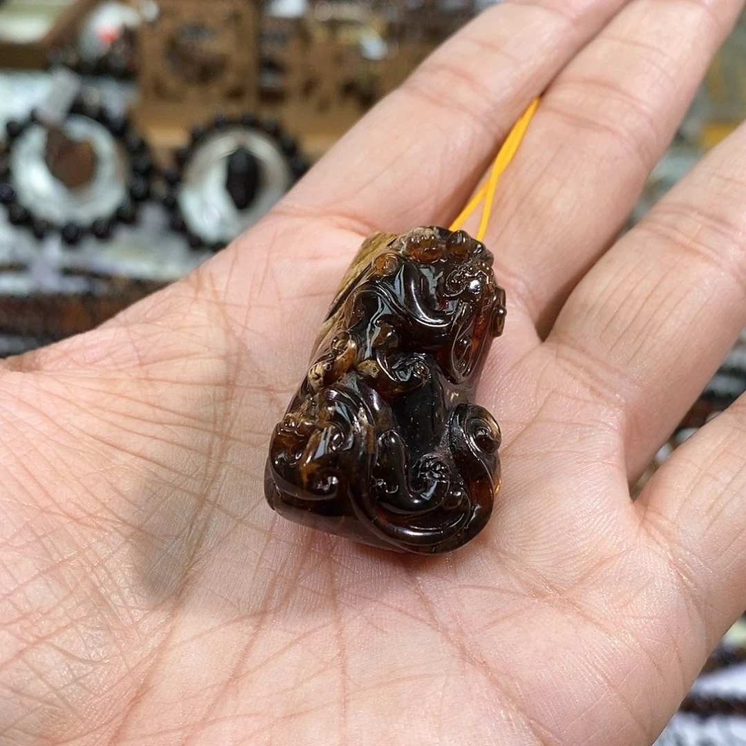 琥珀未镶嵌手链雕刻