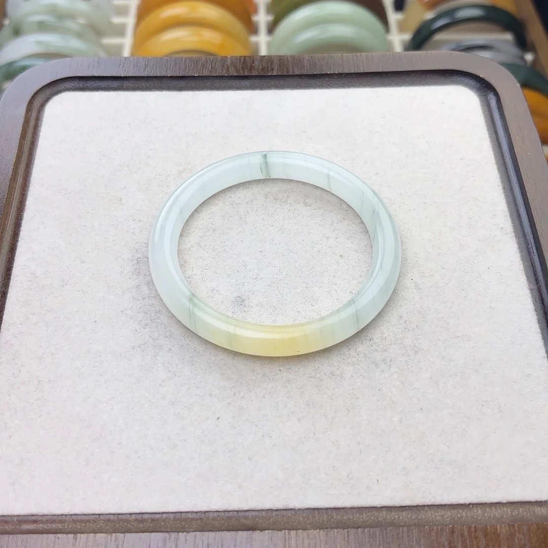 石英质玉（天山翠）未镶嵌手镯57.4圈口